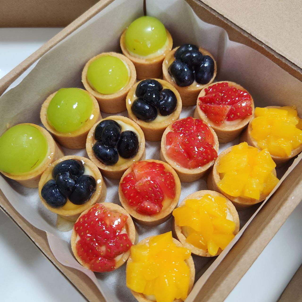 Assorted Fruits Mini Platter